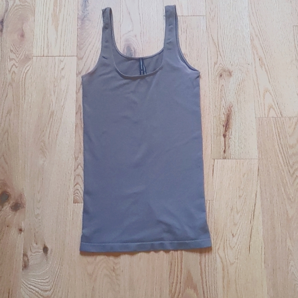 Aritzia by Babaton! Women's. XS. Tank top
